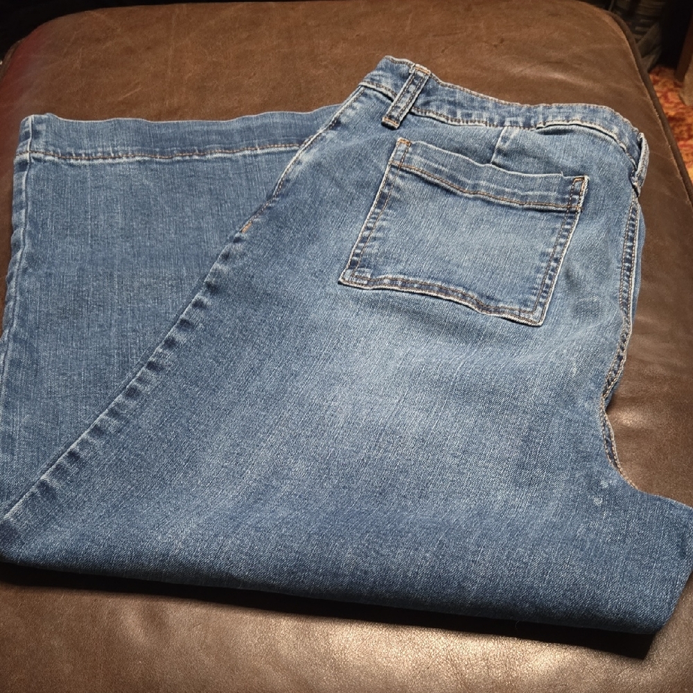 Time and Tru Light Blue Cropped Jeans